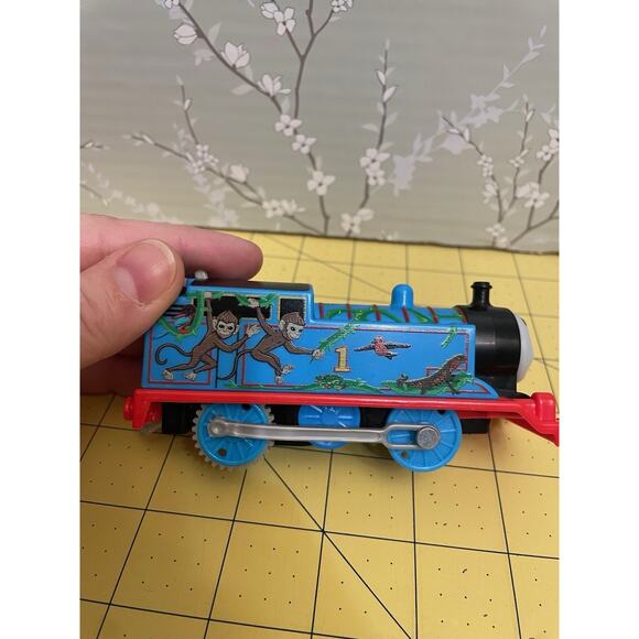 Monkey Palace Thomas And Friends Tank Engine Trackmaster Train w/ Tender ~Works - Picture 7 of 11
